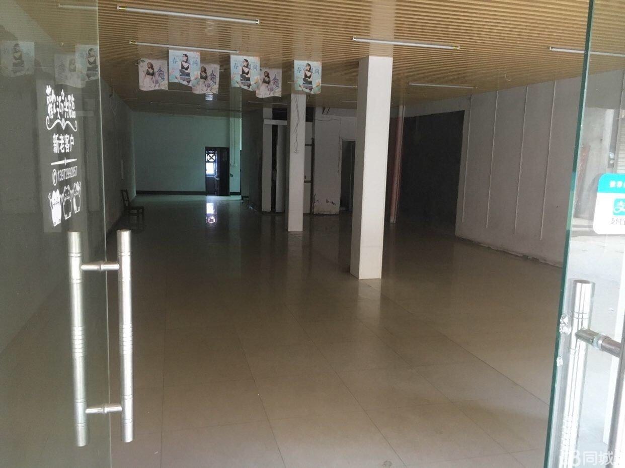 长岭南街2号正临街，广场旁1楼门面出租