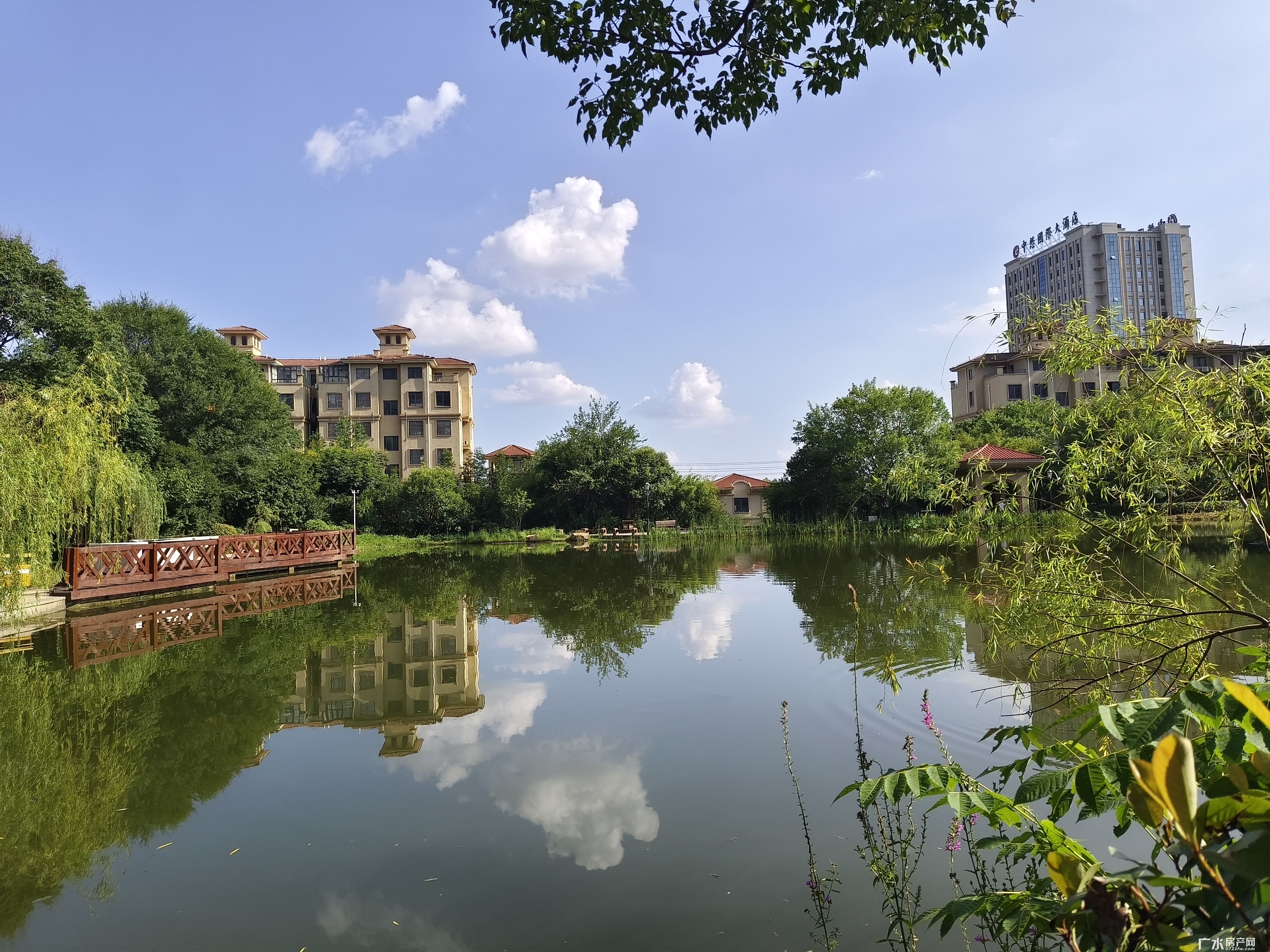 有一种梦想，叫住进翡翠山湖的夏天 | 全龄实景现房，安家正当时